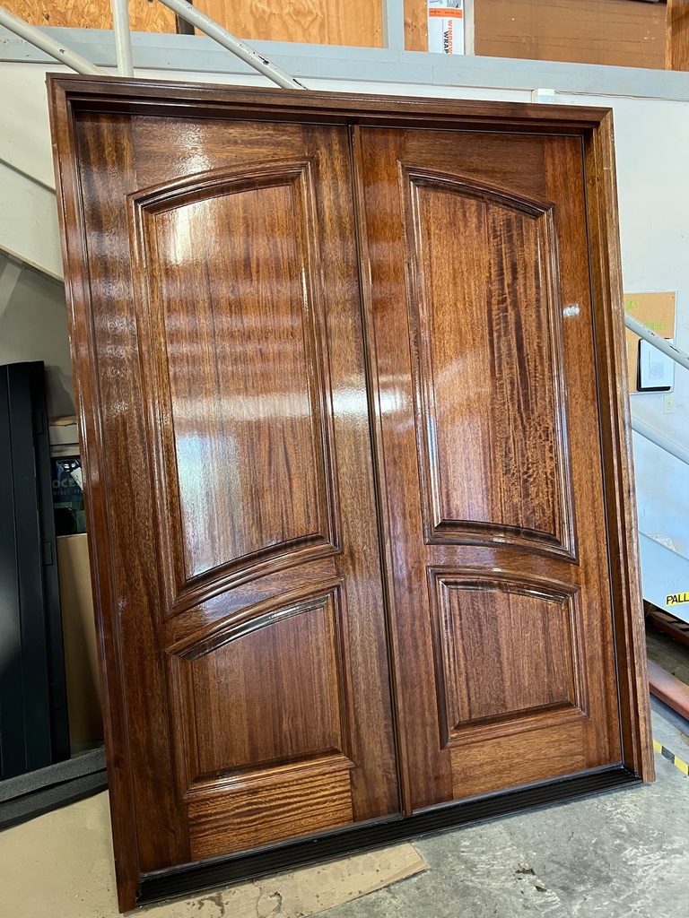 [R] 6080 Mahogany Prefinished; 2 Arch Panel; 4-9/16&quot; Jamb; Gloss Exterior; Satin Interior; This is a RESALE item that is sold AS-IS with no warranty.